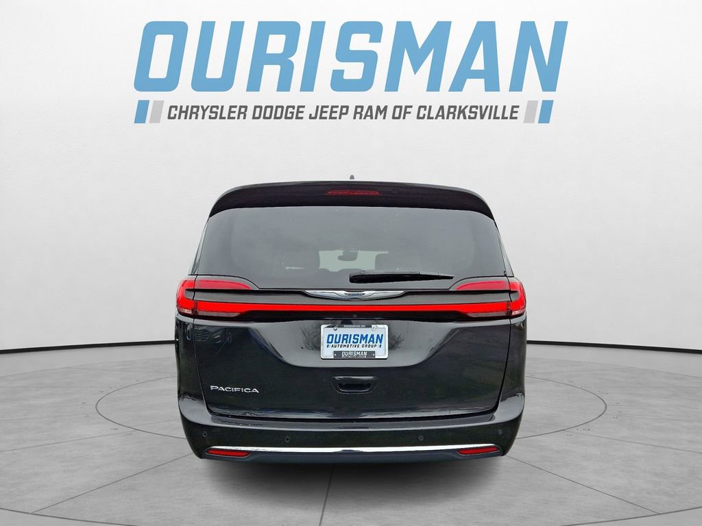 Used 2023 Chrysler Pacifica Touring-L image 5
