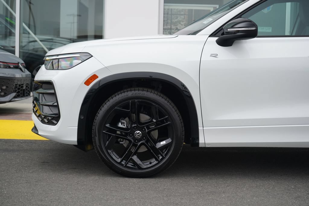 New 2026 Volkswagen Tiguan SE R-Line FWD image 2