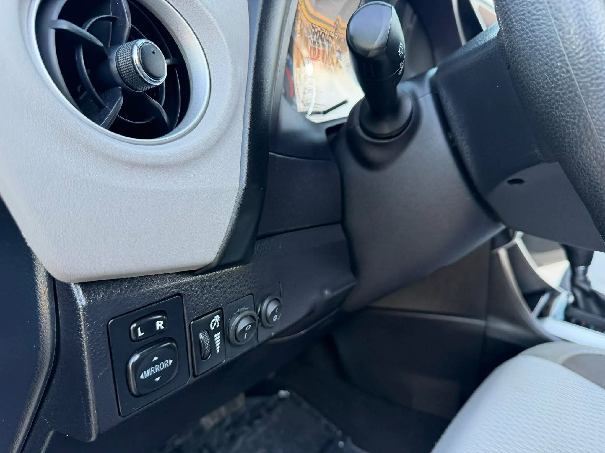 Used 2017 Toyota Corolla LE image 12