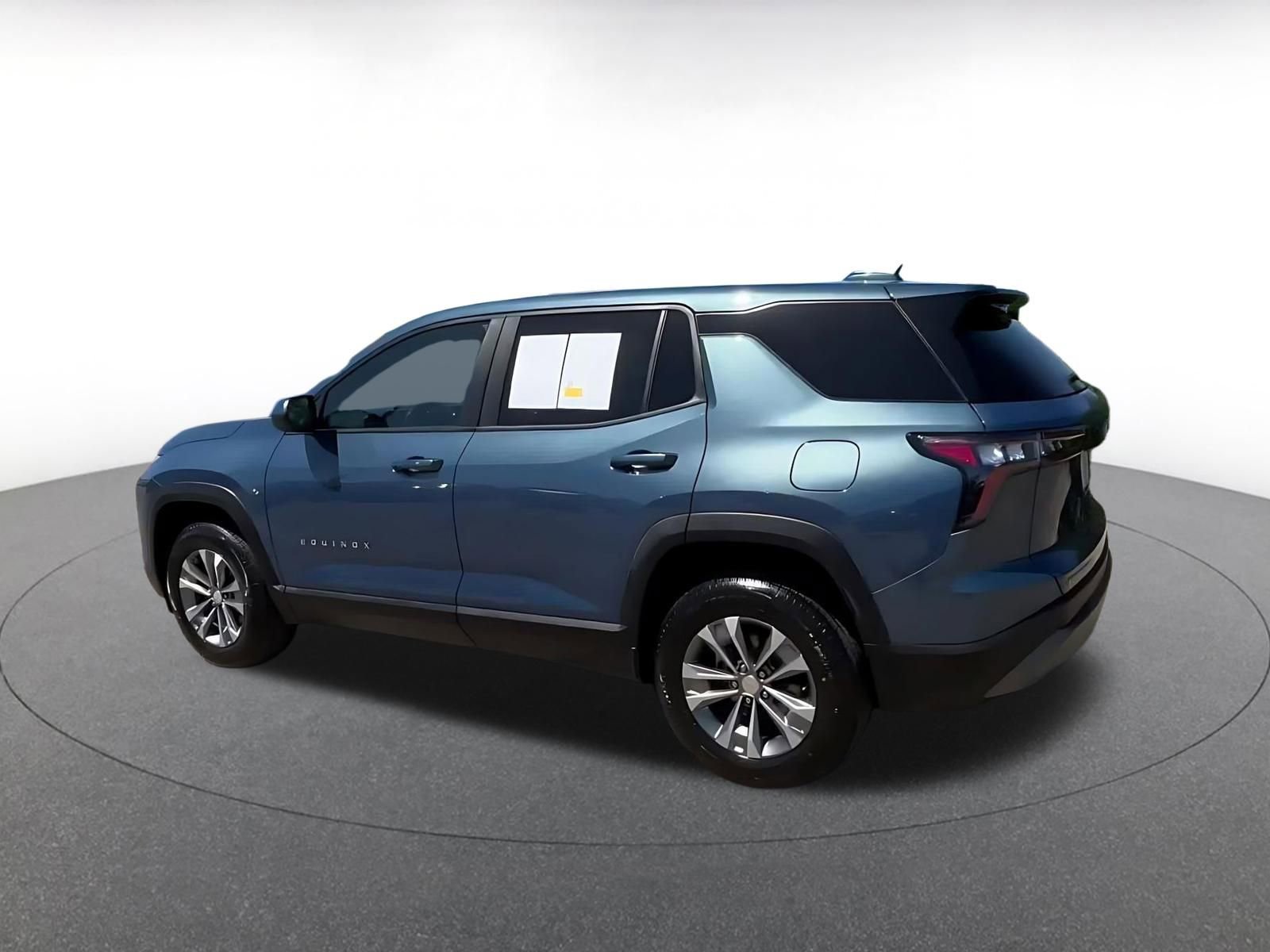 Used 2025 Chevrolet Equinox LT AWD/4WD image 10