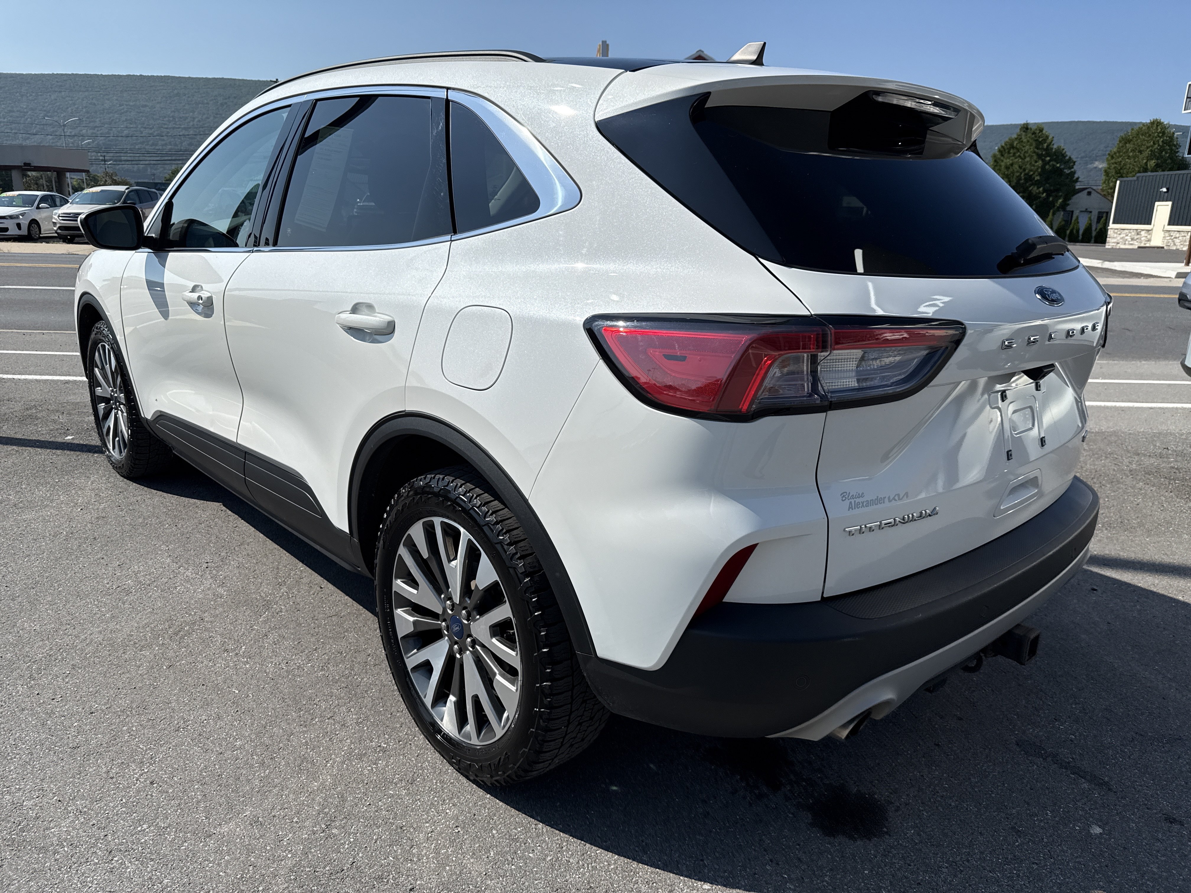 Used 2022 Ford Escape Titanium AWD/4WD image 6