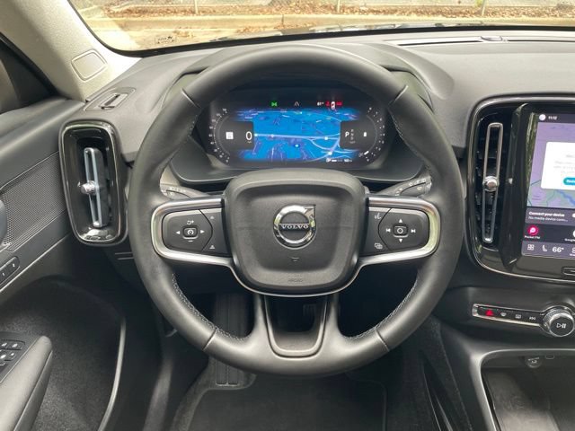 Certified 2025 Volvo XC40 B5 Plus AWD/4WD image 19