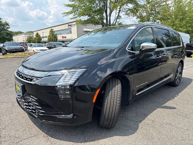 New 2027 Chrysler Pacifica Pinnacle w/ Theater Group FWD image 3