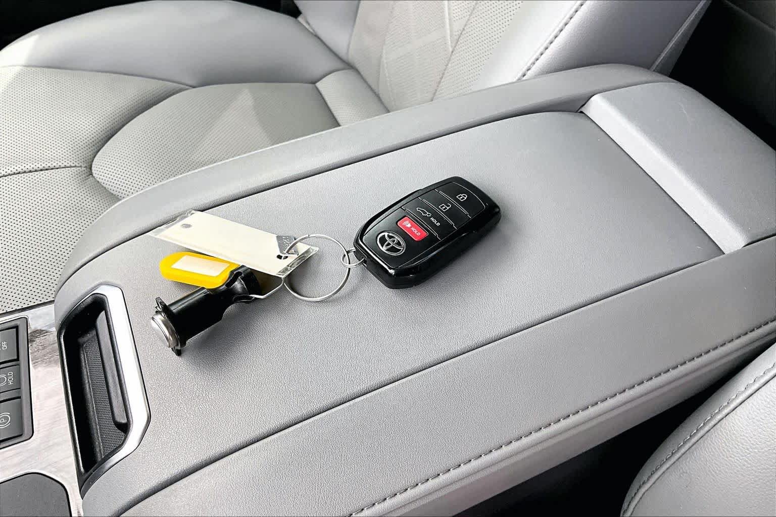 Used 2025 Toyota Highlander Platinum AWD/4WD image 15