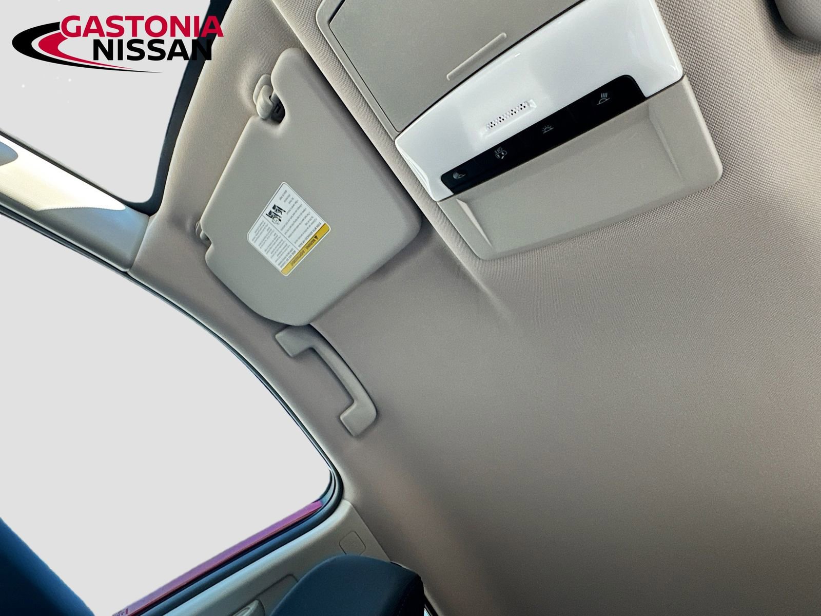 Used 2025 Nissan Rogue S FWD image 27