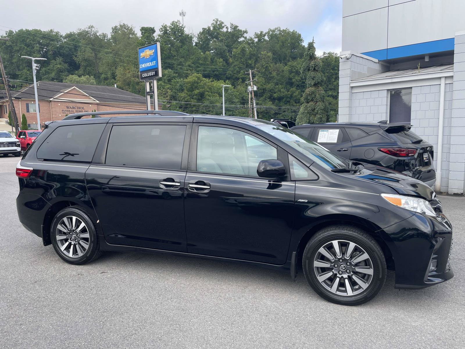 Used 2018 Toyota Sienna XLE w/ XLE Navigation Package AWD/4WD image 2