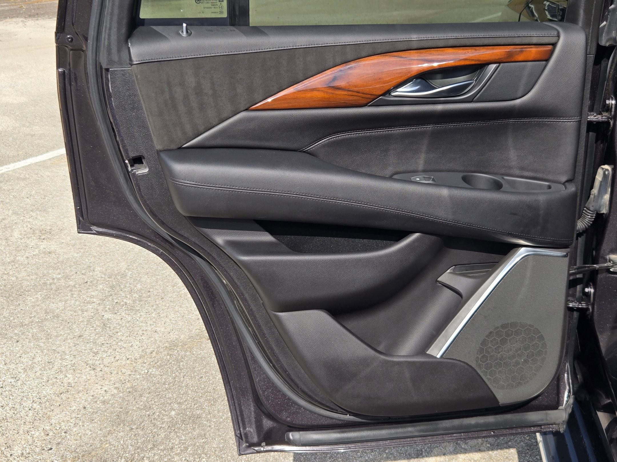 Used 2018 Cadillac Escalade Luxury image 15