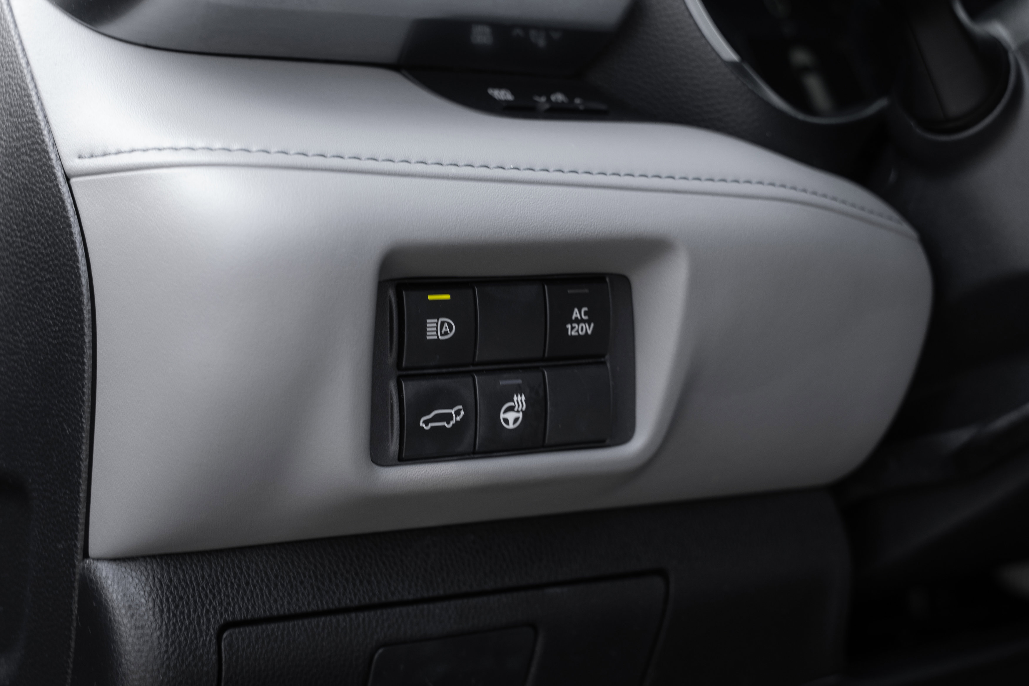 Used 2023 Toyota Highlander Limited image 13