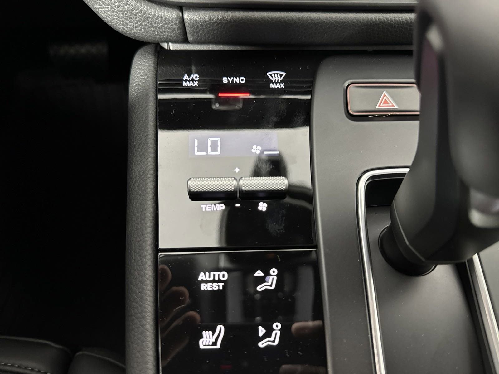 Certified 2025 Porsche Macan image 21
