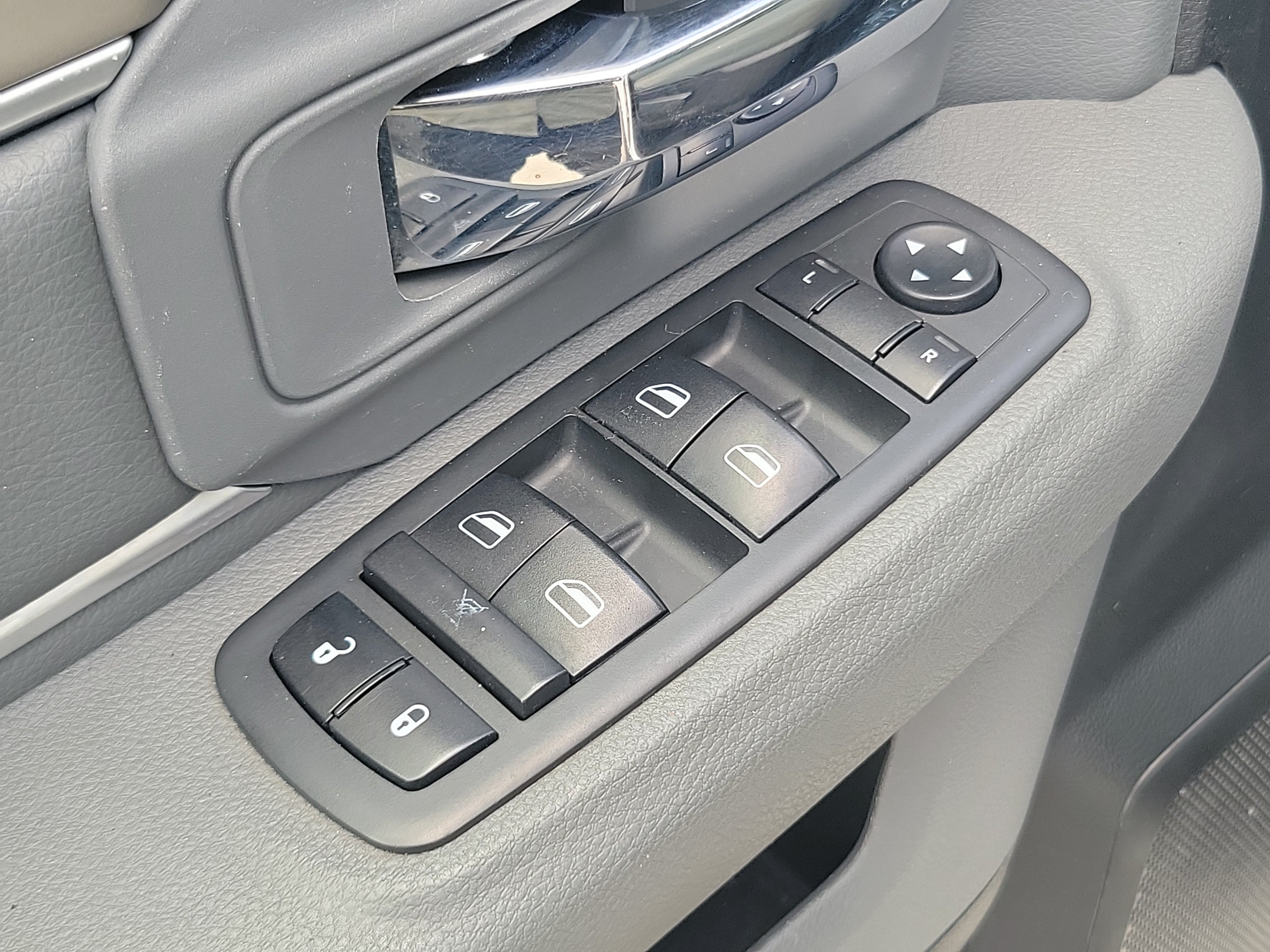 Used 2019 RAM 1500 Classic SLT RWD image 25