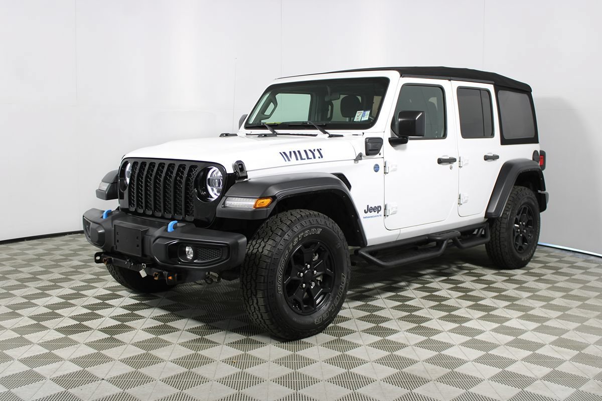 Used 2023 Jeep Wrangler Unlimited w/ Cold Weather Group AWD/4WD image 3