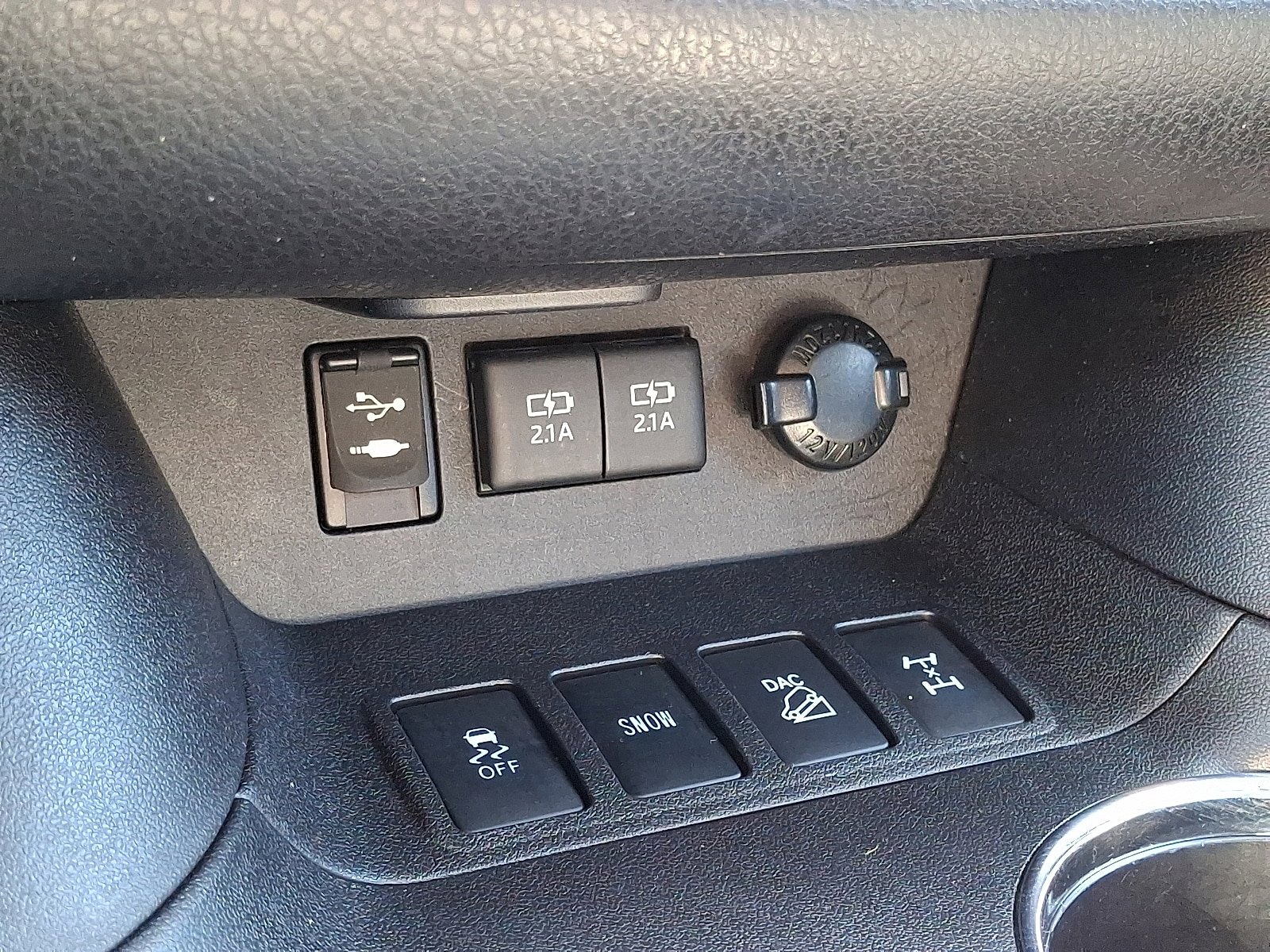 Used 2017 Toyota Highlander XLE AWD/4WD image 26
