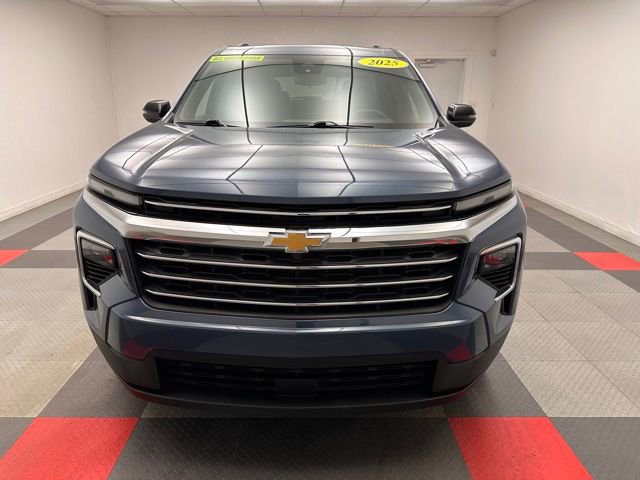 Used 2025 Chevrolet Traverse LT AWD/4WD image 2