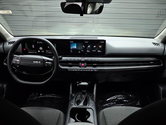 Used 2025 Kia K4 FWD image 12