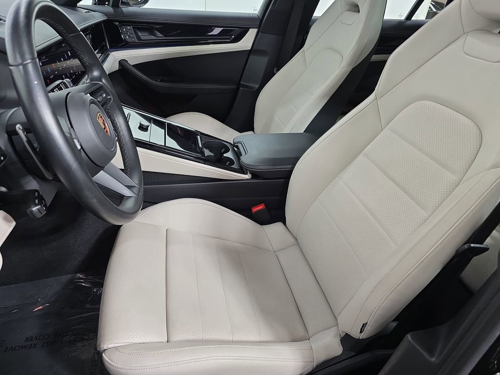 Certified 2024 Porsche Panamera image 5
