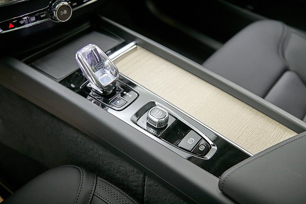 New 2026 Volvo XC60 B5 Core w/ Climate Package image 17