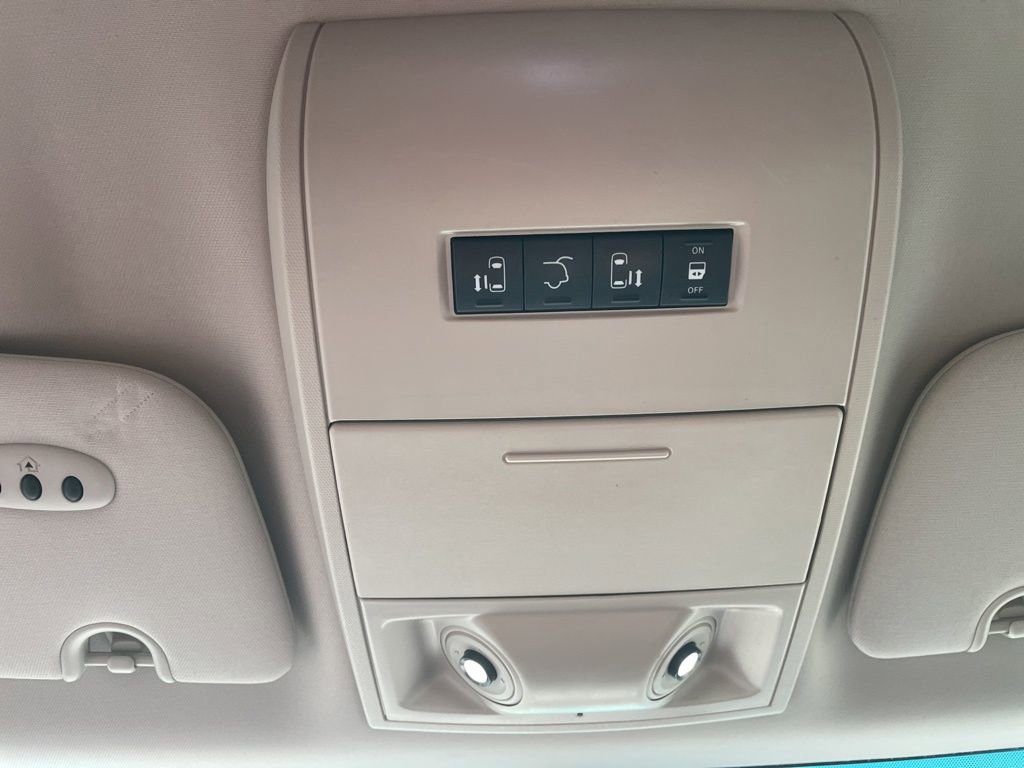 Used 2014 Chrysler Town & Country Touring image 21