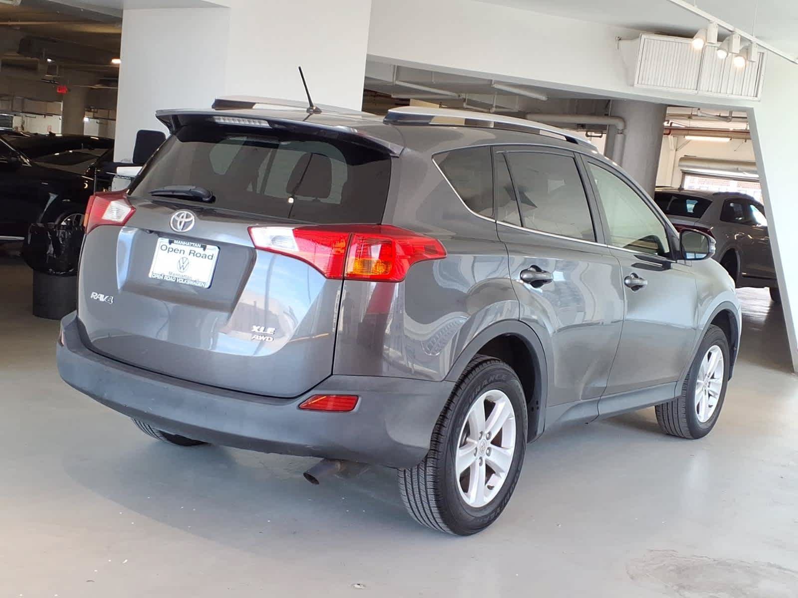 Used 2013 Toyota RAV4 XLE AWD/4WD image 4