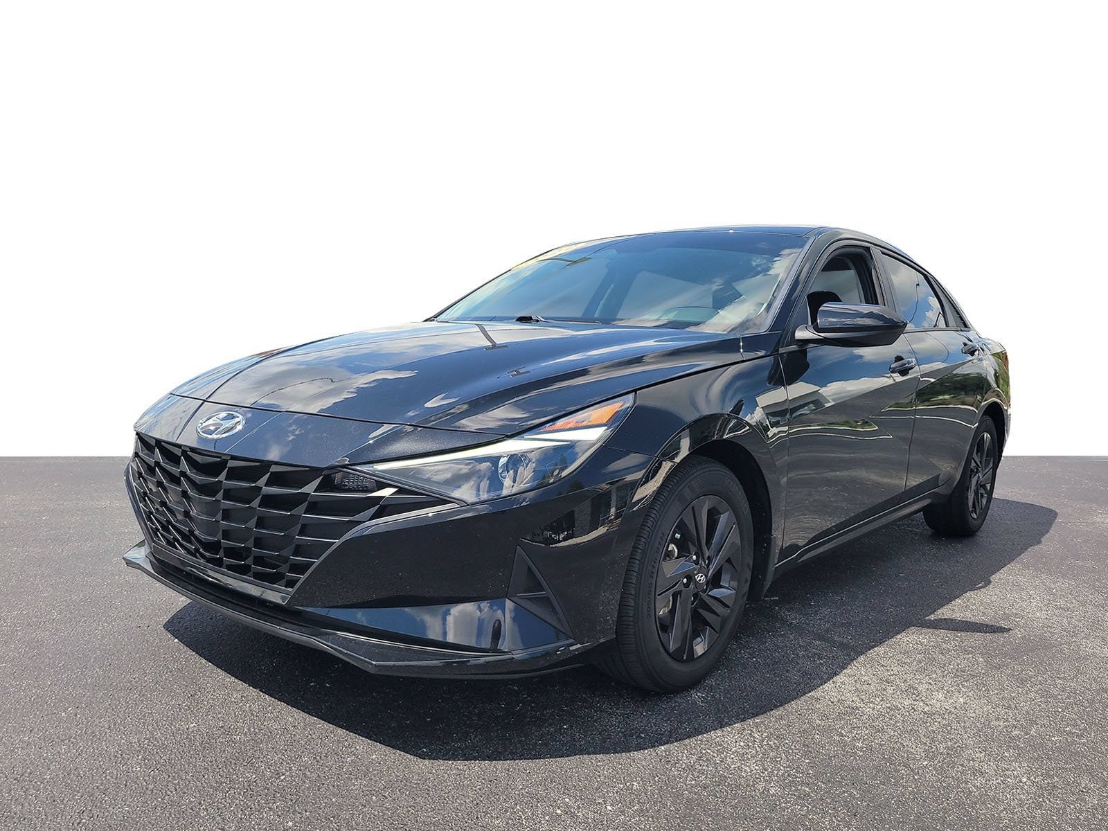 Used 2022 Hyundai Elantra SEL FWD image 2