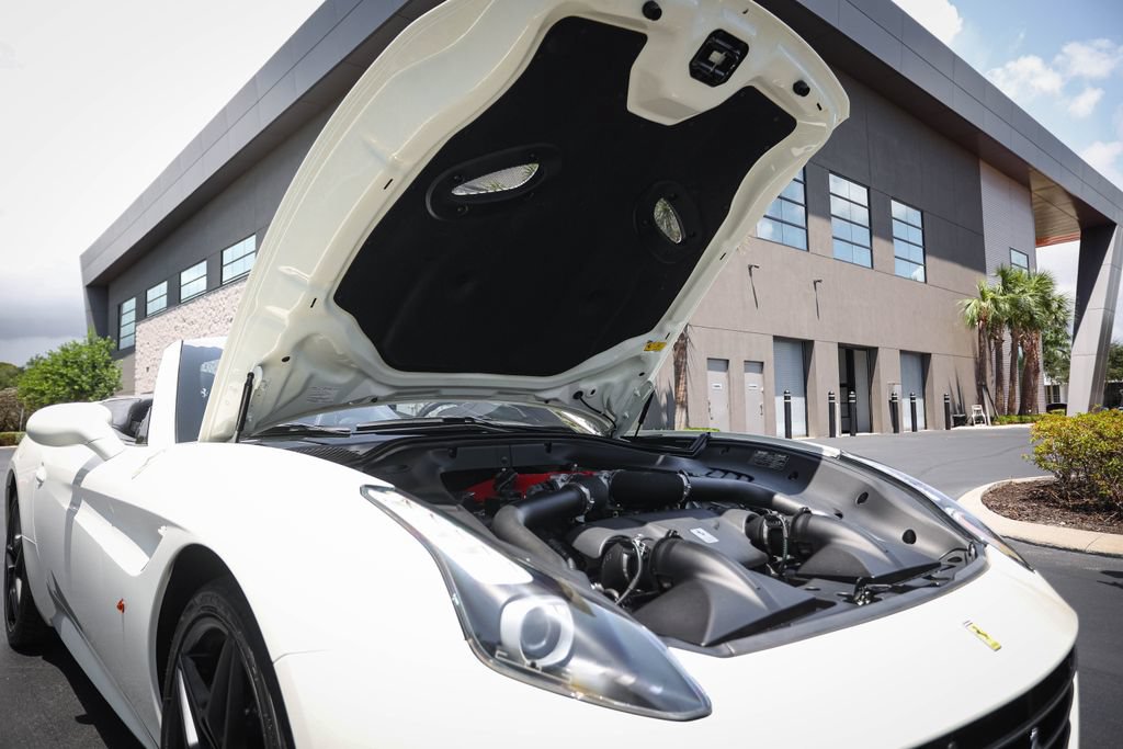 Used 2015 Ferrari California T RWD image 25