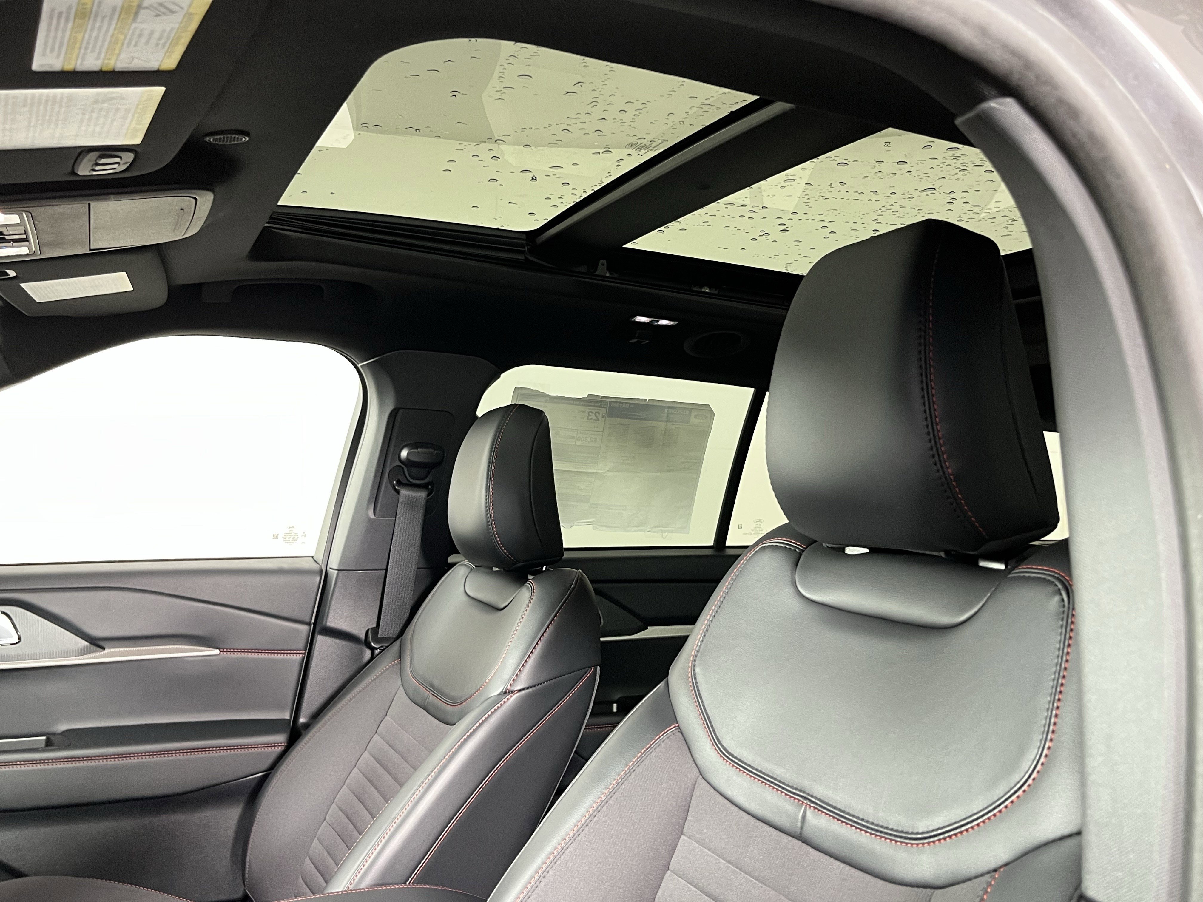 Used 2025 Ford Explorer ST-Line image 19