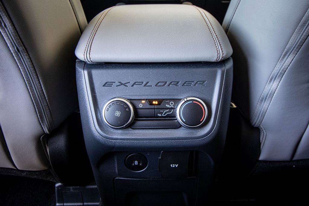 Used 2025 Ford Explorer Active w/ Active Comfort Package RWD image 28