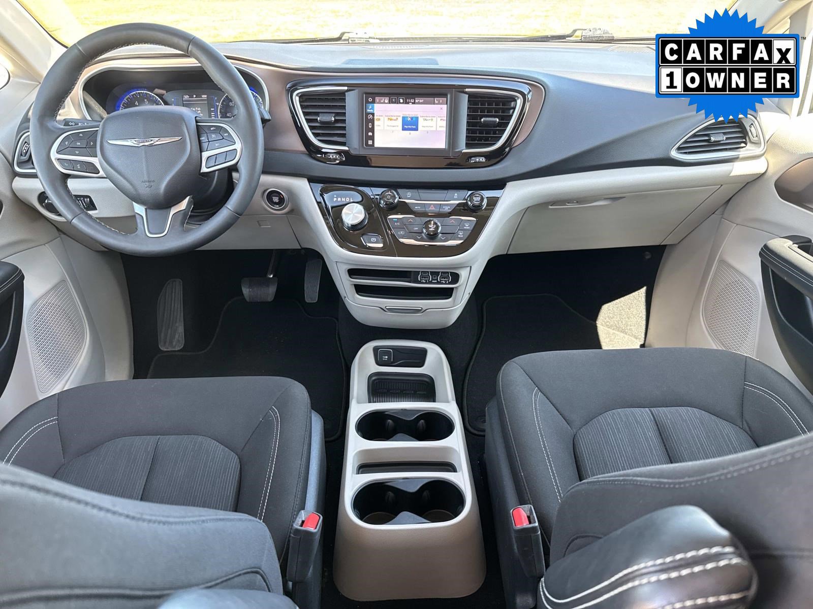 Used 2024 Chrysler Voyager LX image 16