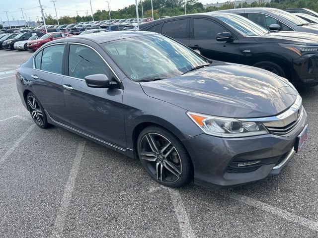 Used 2017 Honda Accord Sport image 2