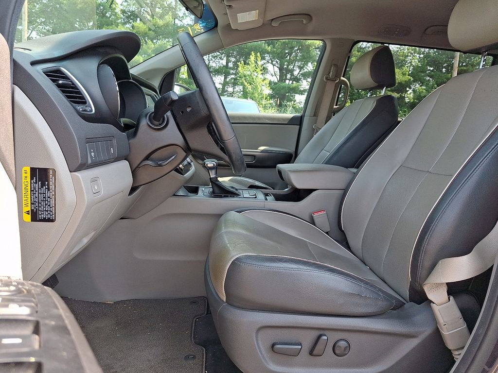 Used 2017 Kia Sedona LX w/ LX Essentials Premium Package FWD image 8
