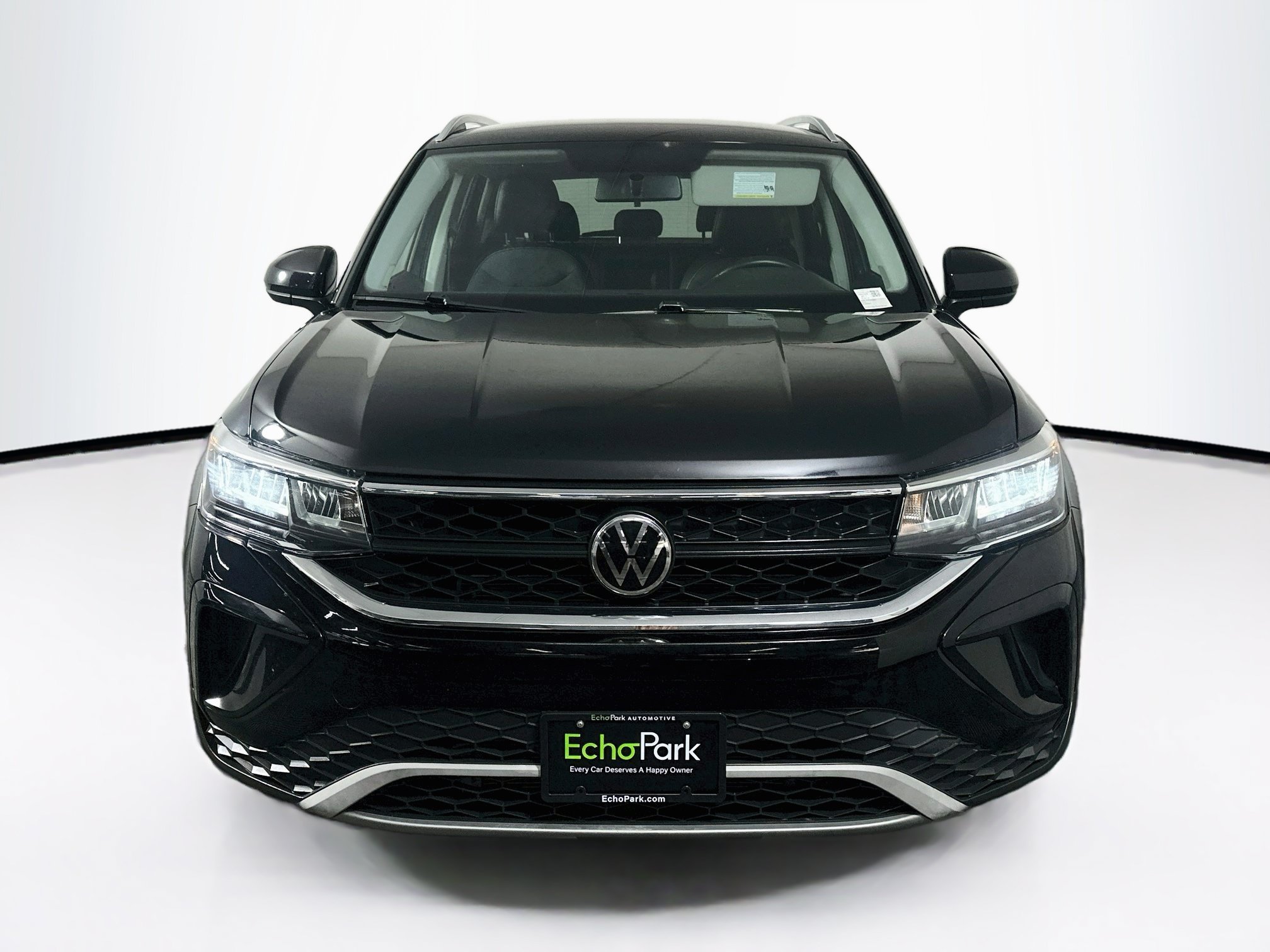 Used 2022 Volkswagen Taos SE FWD image 2