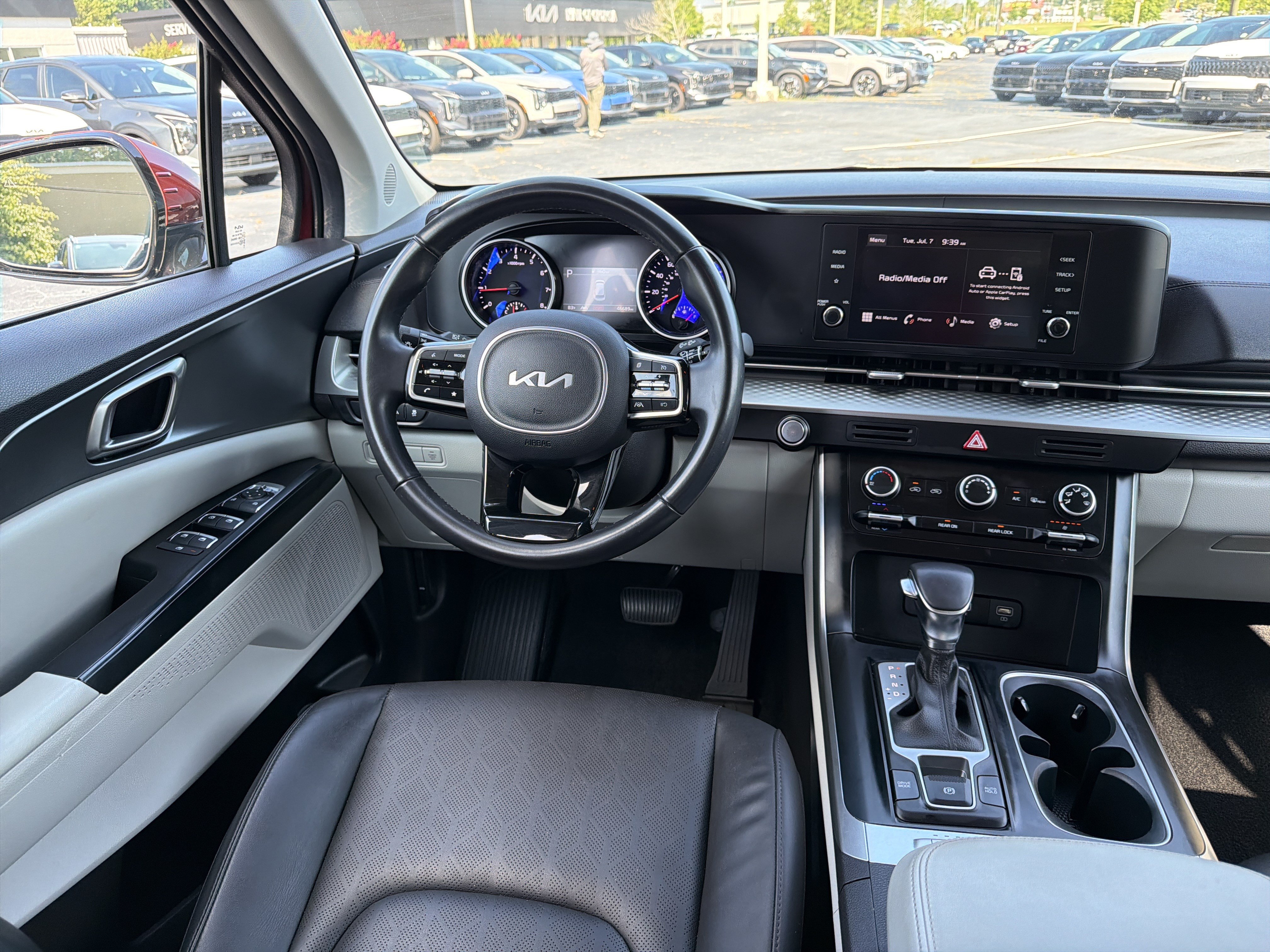 Used 2024 Kia Carnival LX FWD image 20