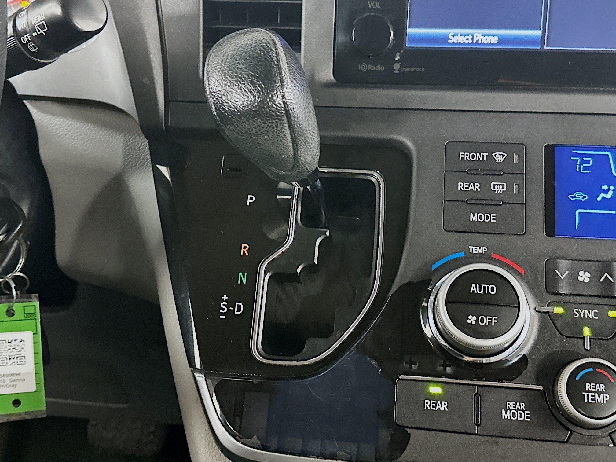 Used 2015 Toyota Sienna LE image 23
