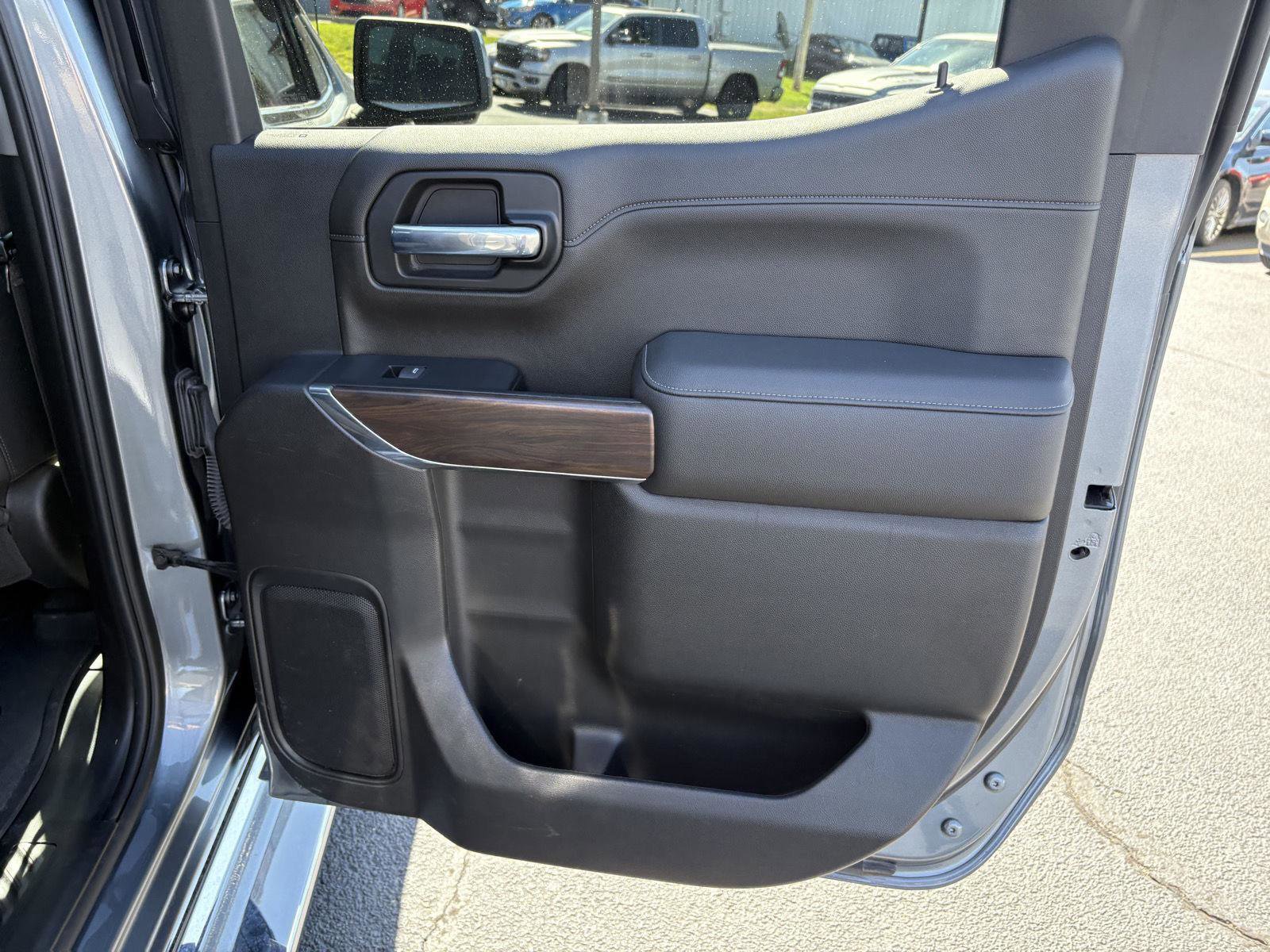 Used 2019 GMC Sierra 1500 SLT w/ SLT Premium Plus Package AWD/4WD image 16