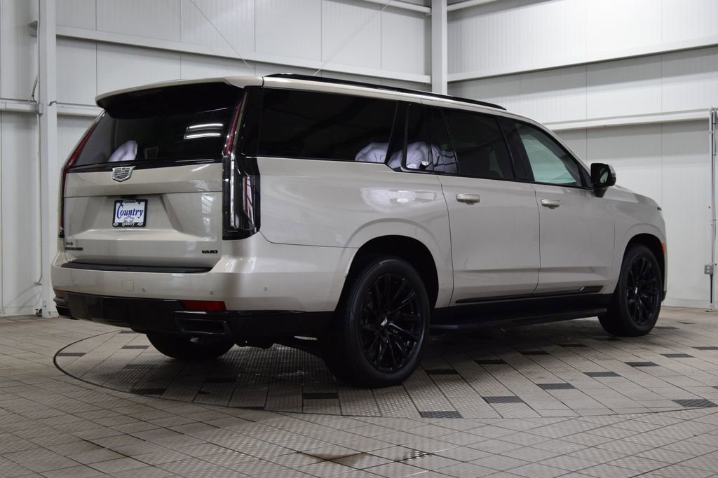 Used 2024 Cadillac Escalade ESV Sport Platinum w/ LPO, ONYX Package AWD/4WD image 8