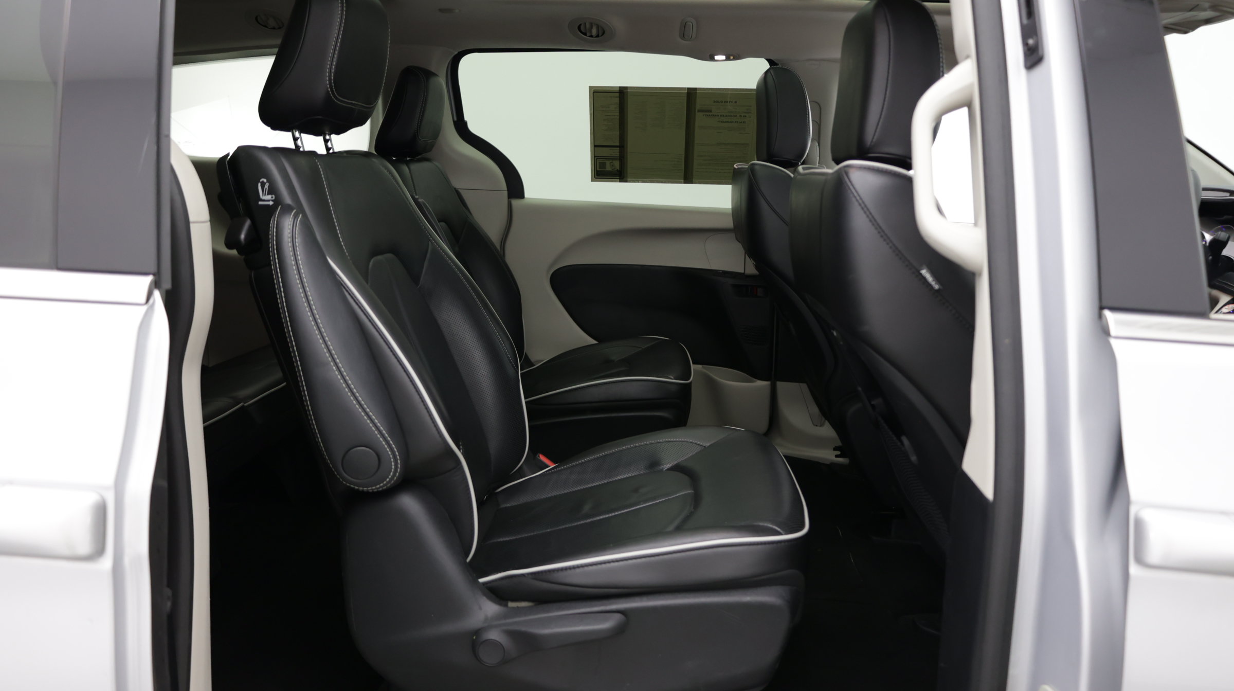 Used 2023 Chrysler Pacifica Limited FWD image 38