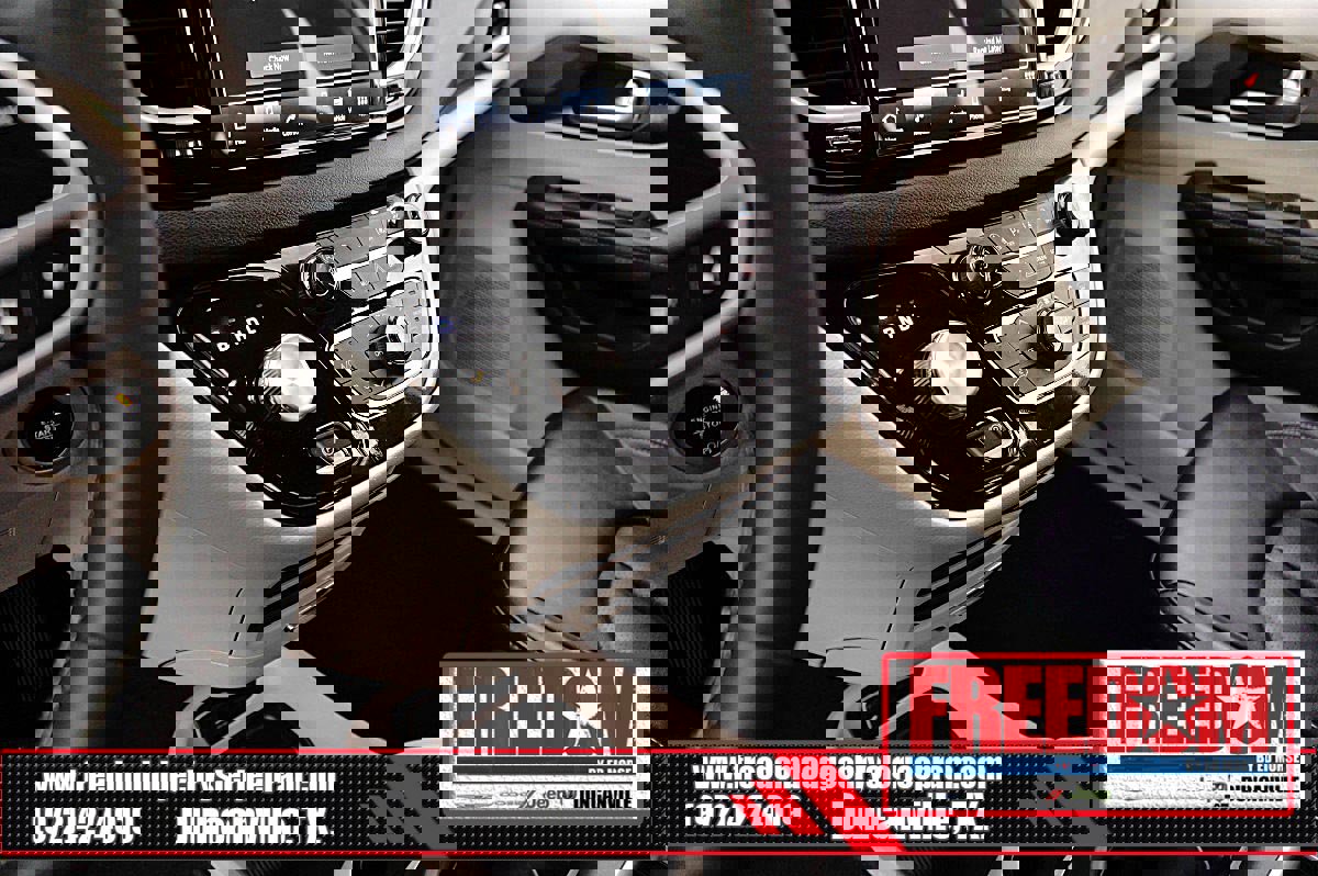 Certified 2024 Chrysler Pacifica Touring-L image 35