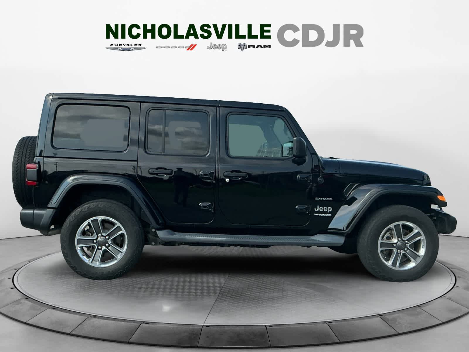 Used 2018 Jeep Wrangler Unlimited Sahara AWD/4WD image 6
