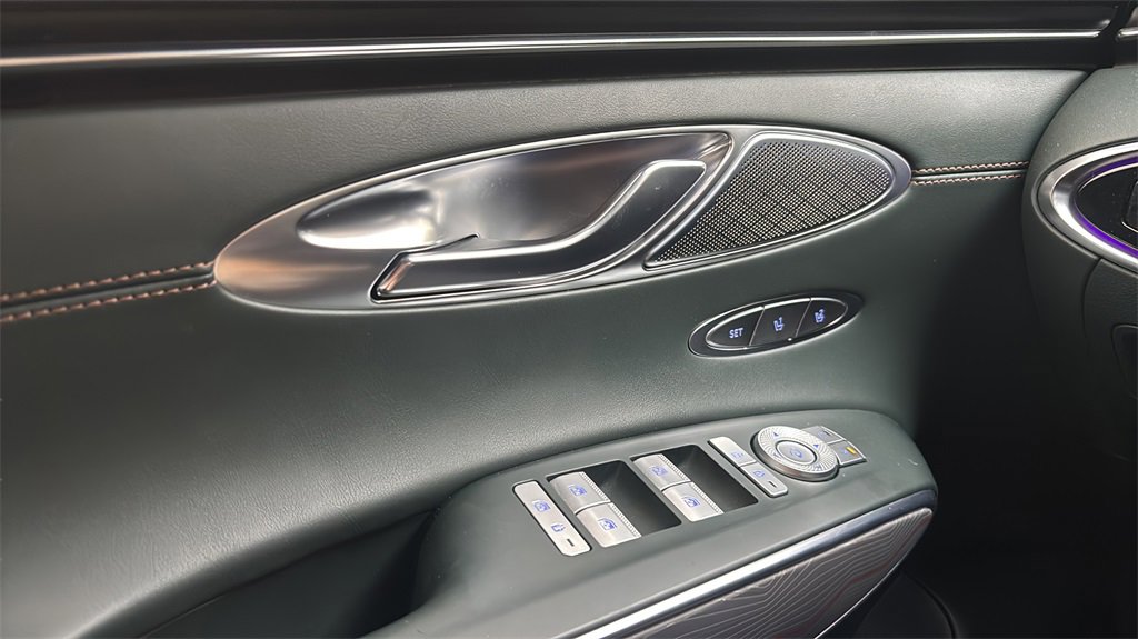 Used 2022 Genesis GV70 2.5T w/ Advanced Package image 16