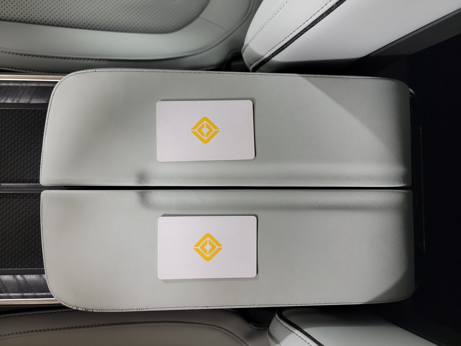 Used 2025 Rivian R1S Adventure AWD/4WD image 31