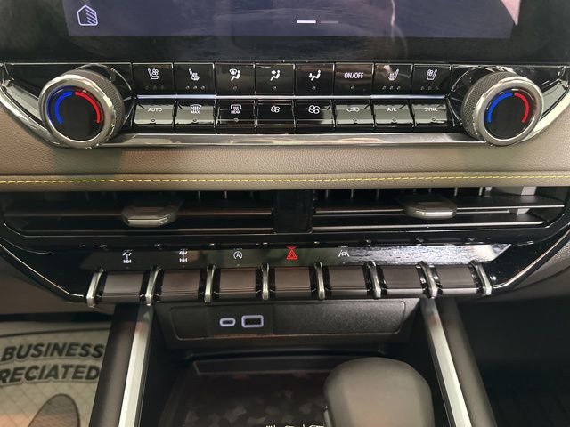 Used 2025 Chevrolet Colorado ZR2 w/ Midnight Edition image 21