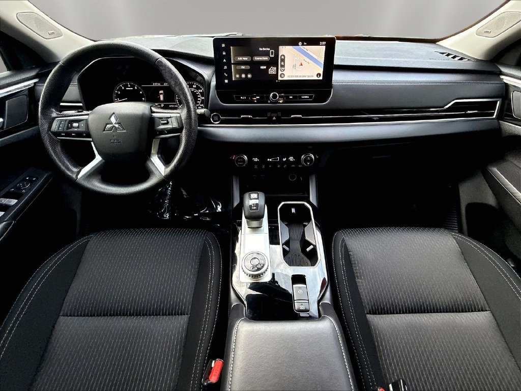 Used 2025 Mitsubishi Outlander ES AWD/4WD image 9