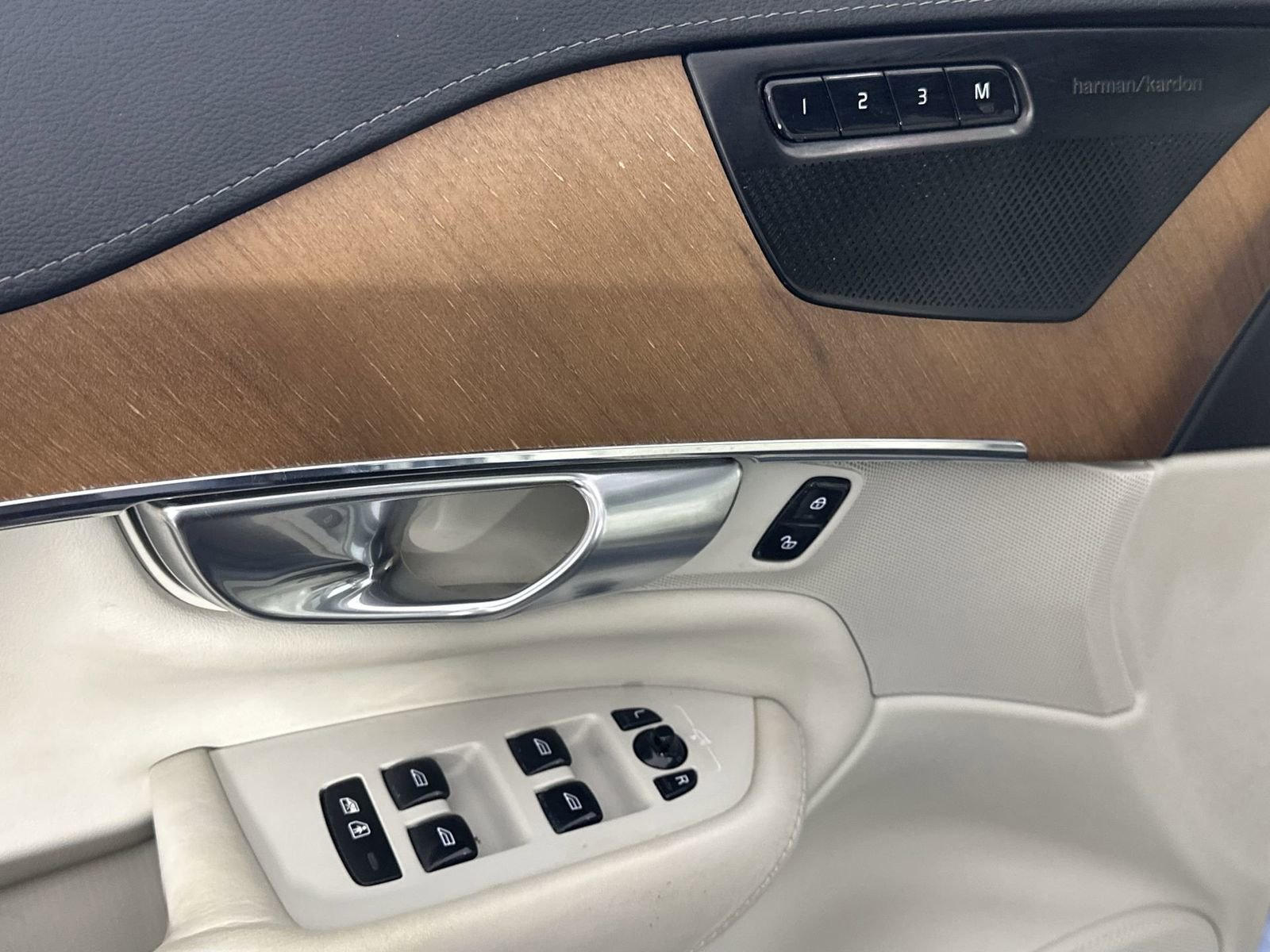 Used 2020 Volvo XC90 T6 Inscription w/ Protection Package Premier image 17