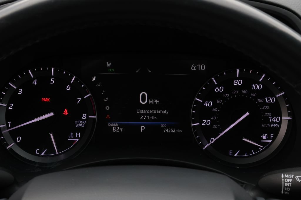 Used 2021 Toyota Highlander XLE AWD/4WD image 22