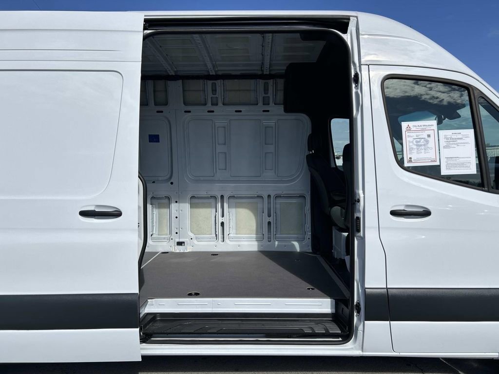 Used 2025 Mercedes-Benz Sprinter 2500 image 17