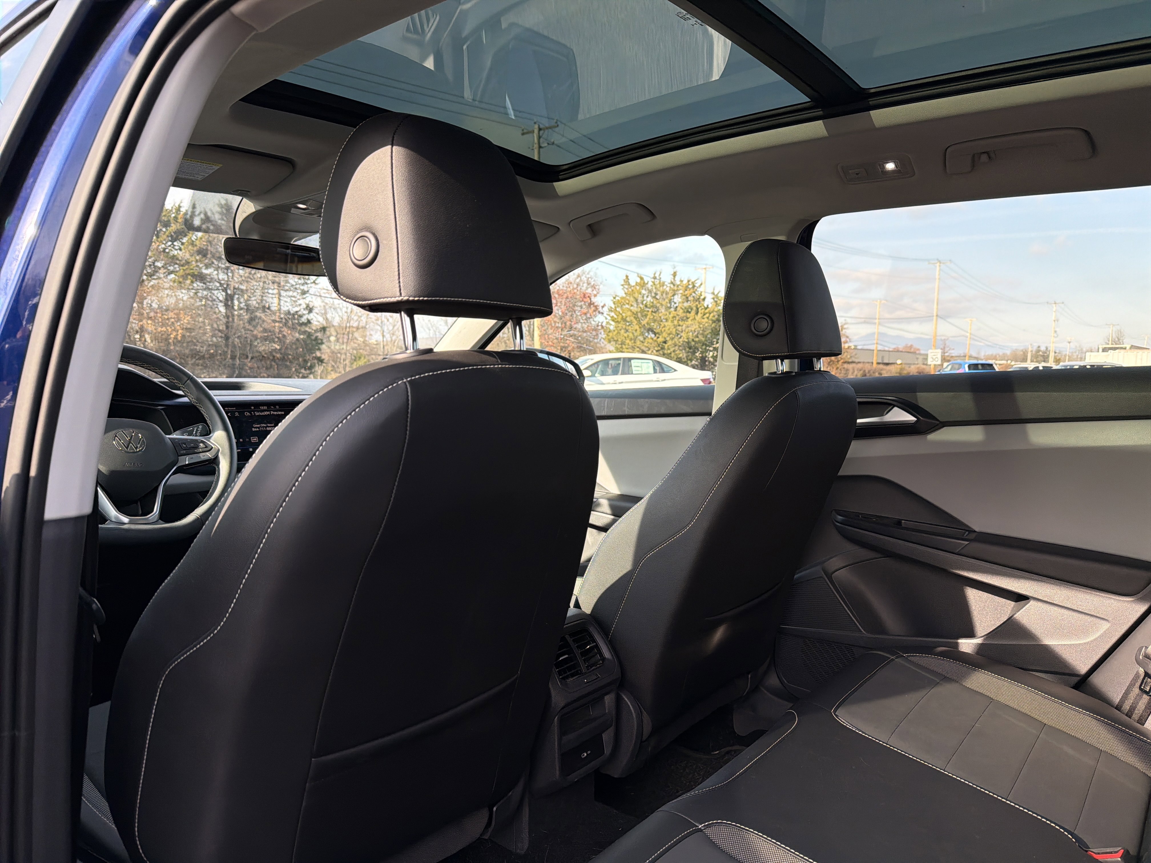 Certified 2023 Volkswagen Taos SE w/ Panoramic Sunroof Package image 24