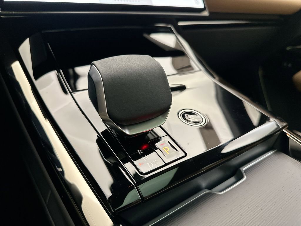 New 2025 Land Rover Range Rover Sport SE image 11