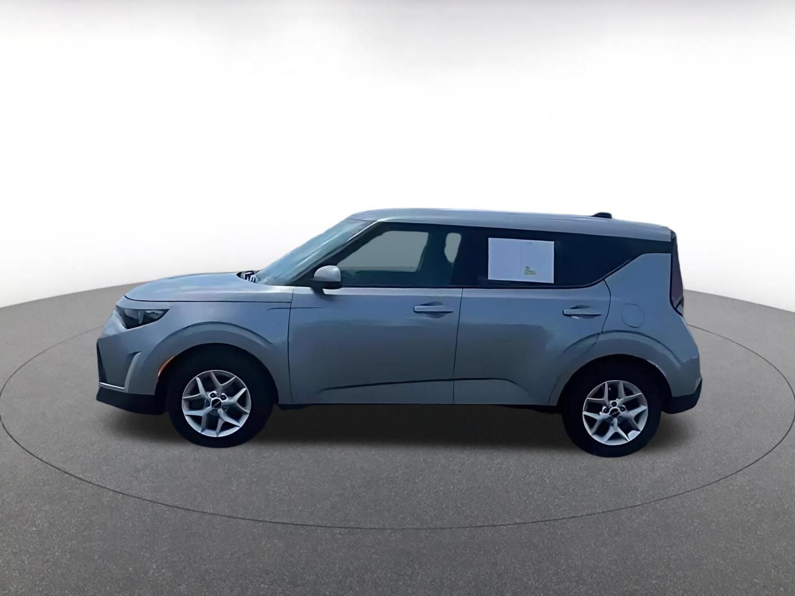 Used 2025 Kia Soul LX w/ LX Technology Package FWD image 7