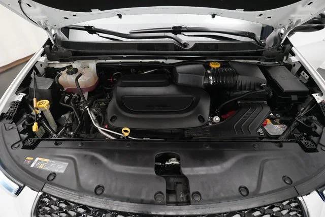 Certified 2024 Chrysler Pacifica Touring-L image 3