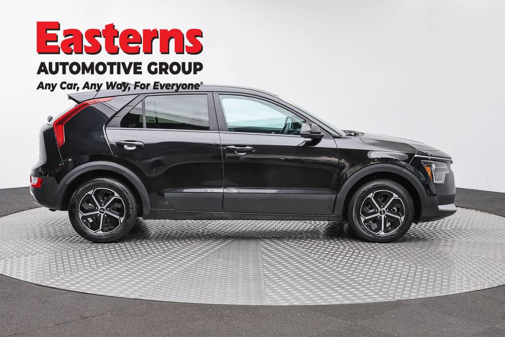Used 2025 Kia Niro LX FWD image 4