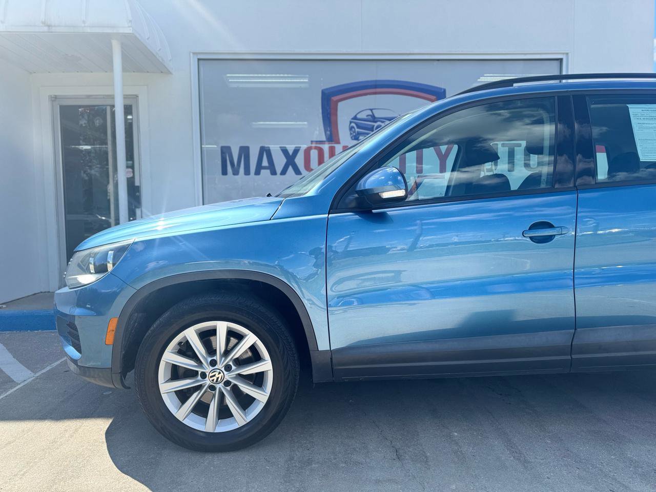 Used 2017 Volkswagen Tiguan Limited w/ Premium Package image 13